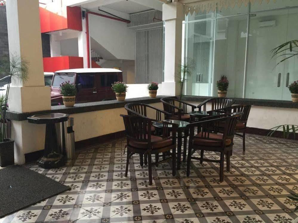 Alimar Hotel Malang Ngoại thất bức ảnh